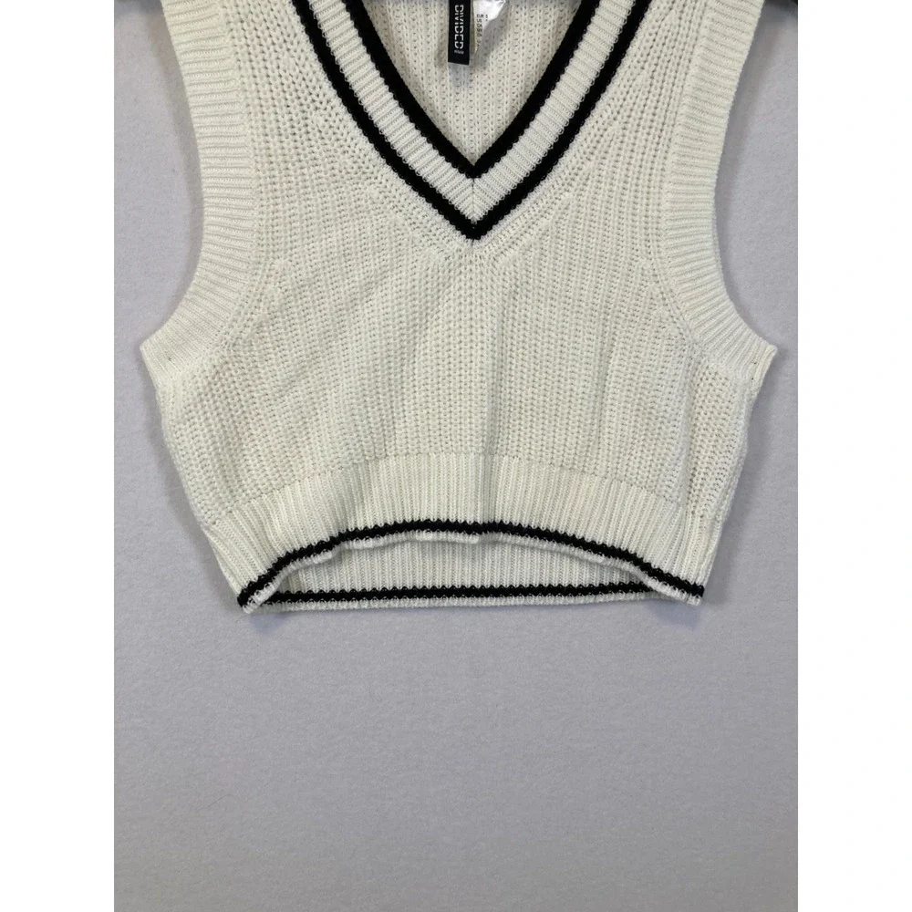 H&M Divided classic sweater